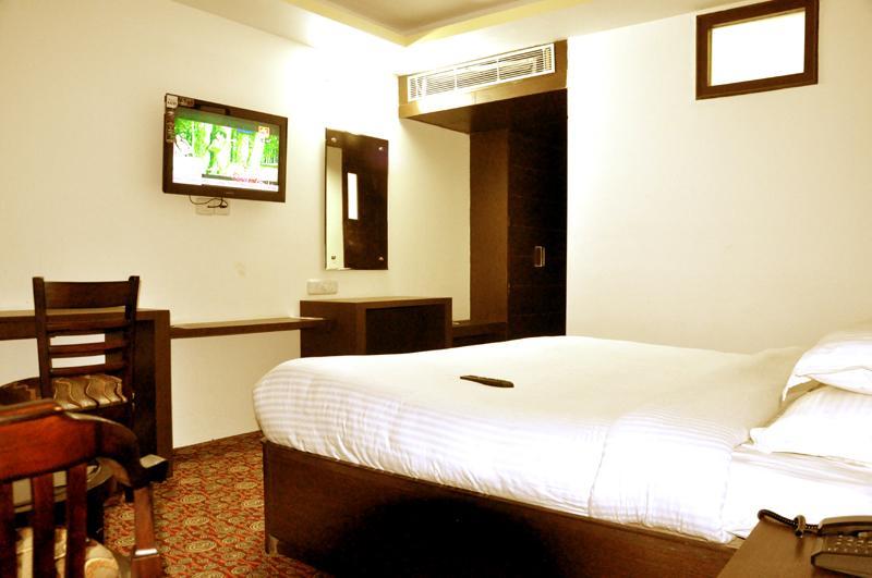 Hotel Trinetar Resorts Batoti Bagian luar foto