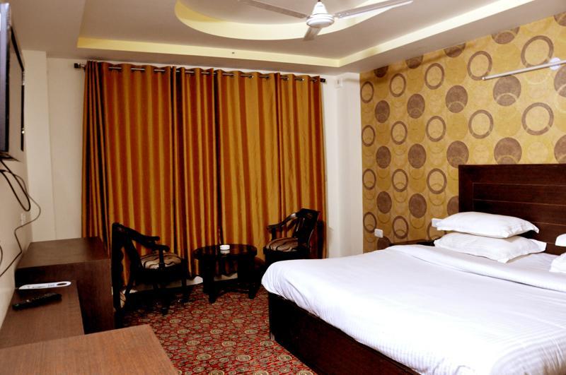Hotel Trinetar Resorts Batoti Bagian luar foto